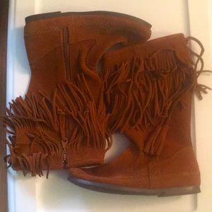 Minnetonka Fringe/Tassled Zip Up Calf High Moccasins: Size 6